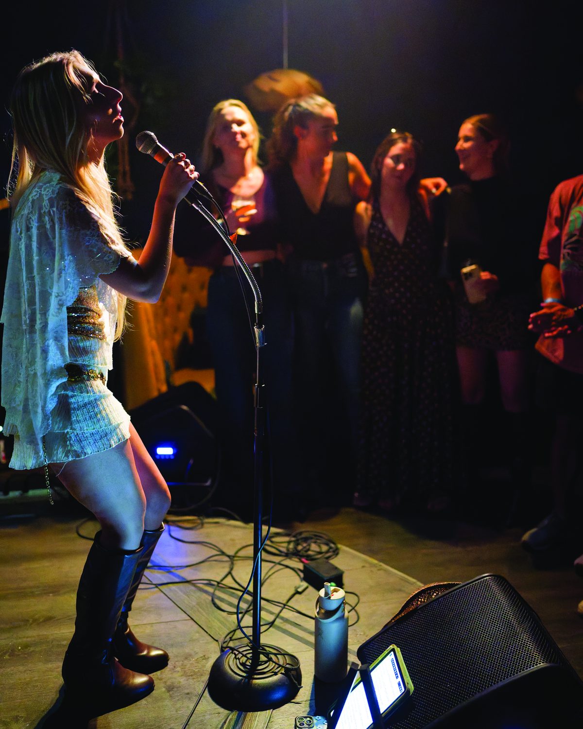 Sylvie singing to a crowd at the front of the stage